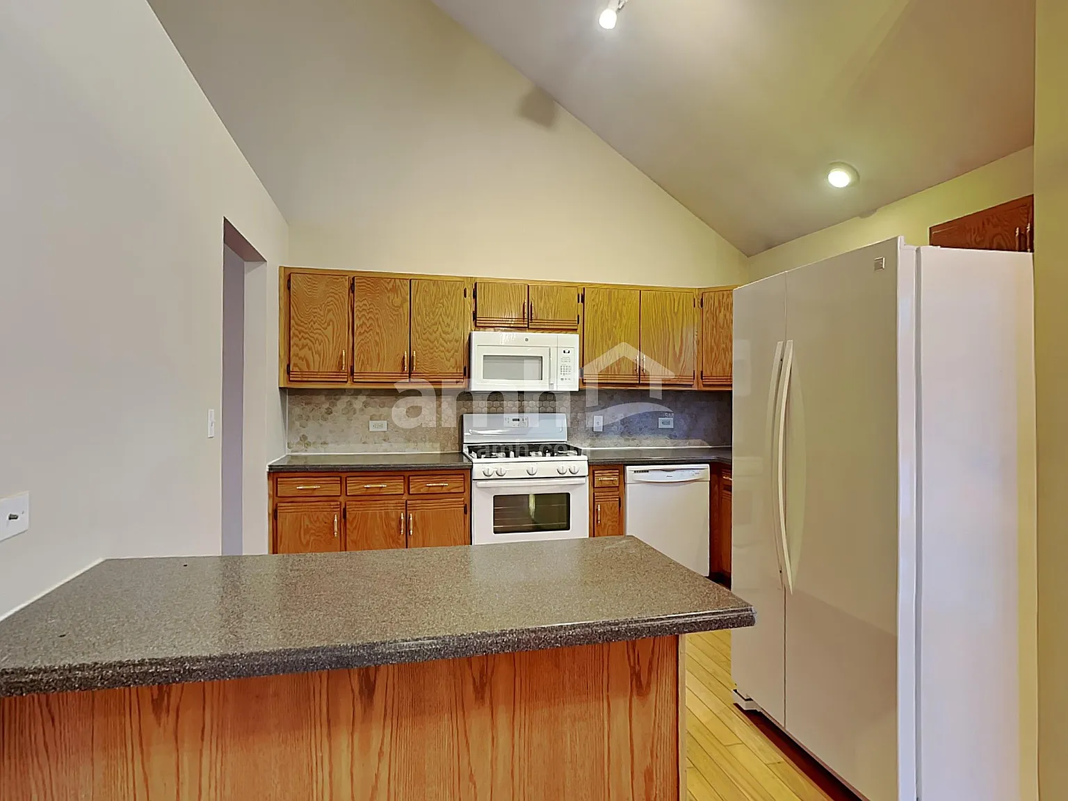 3 bed, 2.0 bath, 1674 sqft, $2,775 — Photo 4