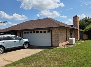 6208 NW Chestnut Ln, Lawton, OK 73505