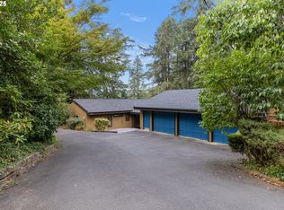 1993 Fircrest Dr, Eugene, OR 97403