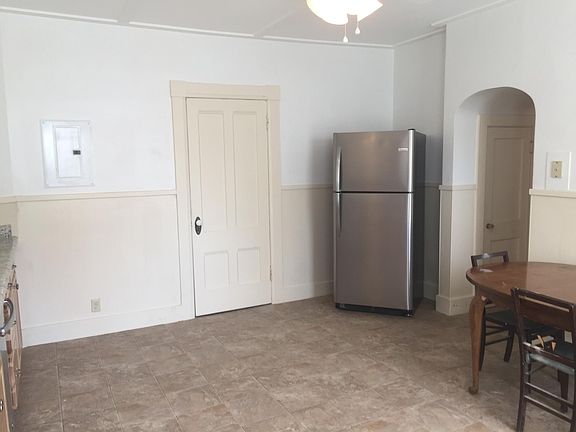 Very spacious eat in kitchen