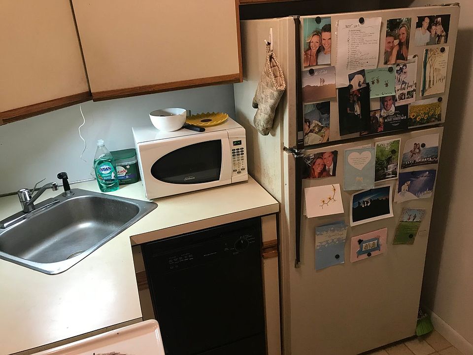 2nd image of 4 Commonwealth Ct APT 9R