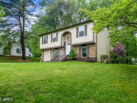 2nd image of 601 Pearse Ln