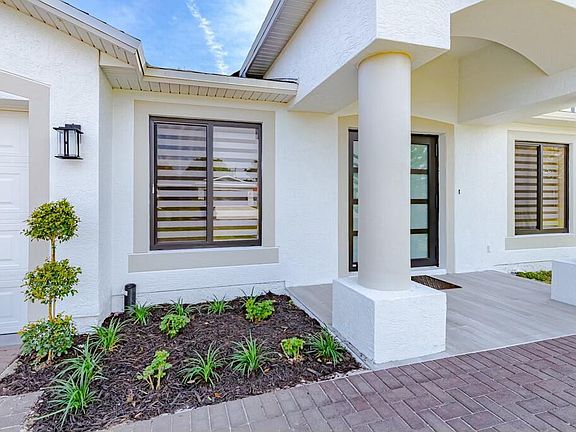 3rd image of 1082 SW Sudder Avenue