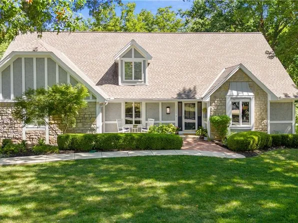 12005 Summit St, Kansas City, MO 64145