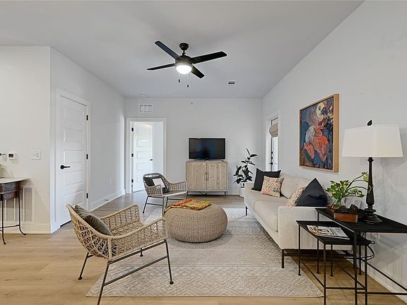 2nd image of 3101 Govalle Ave Suite 313