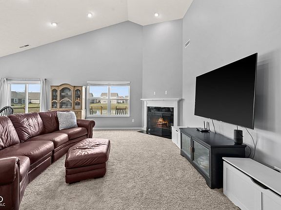 4th image of 462 N Crystal Dr