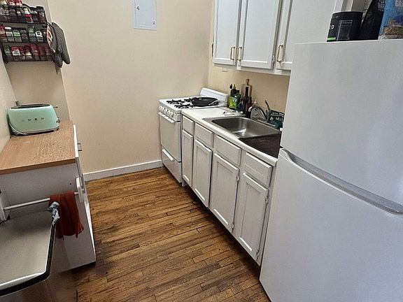 2nd image of 203 W 103rd St APT 6F