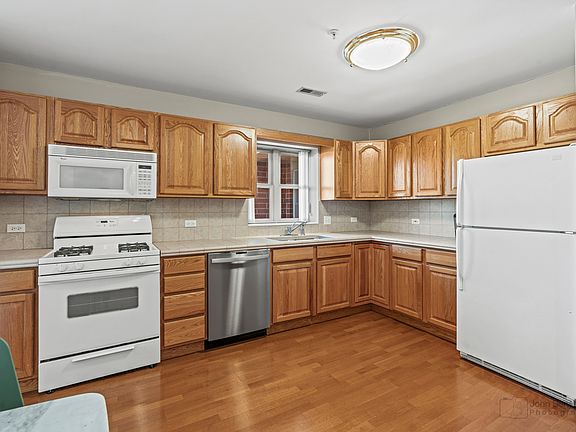 4th image of 27 E Hattendorf Ave Unit 517