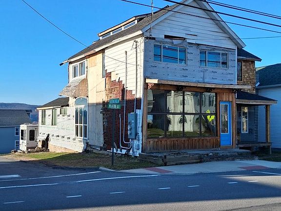 3rd image of 31 Main St