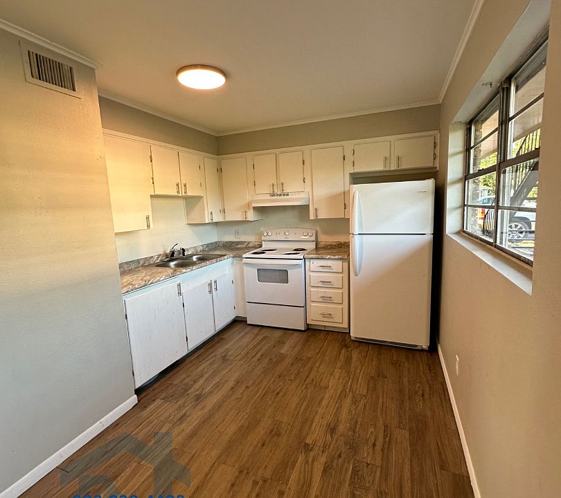 1st image of 302 Houston St #12