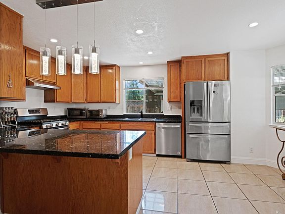 5th image of 3489 Banyan Street
