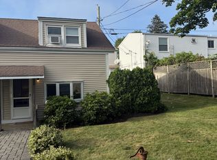 16 Dudley Ave APT 7, Newport, RI 02840