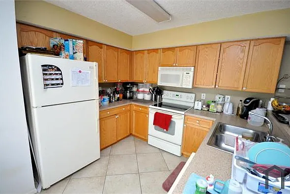 2212 White Pine Cir #B — Photo 7