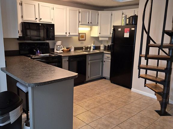 3rd image of 1373 POST ROAD Streets #12 E