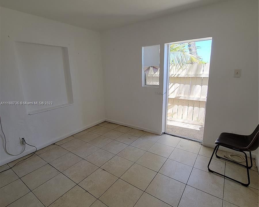 1st image of 1610 N Dixie Hwy #9
