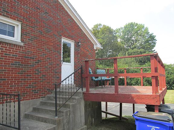 3rd image of 2405 Topeka Rd