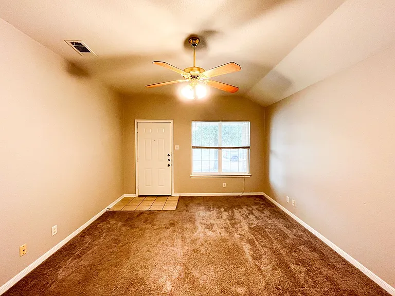 1213 Cinch Dr — Photo 5