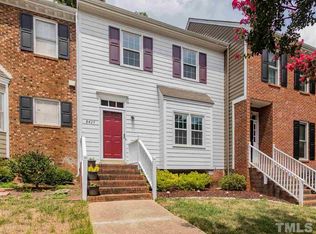 8425 Wycombe Ln, Raleigh, NC 27615