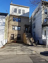84 Laidlaw Avenue