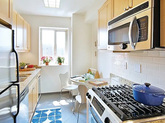 3rd image of 8 Peter Cooper Rd #3H