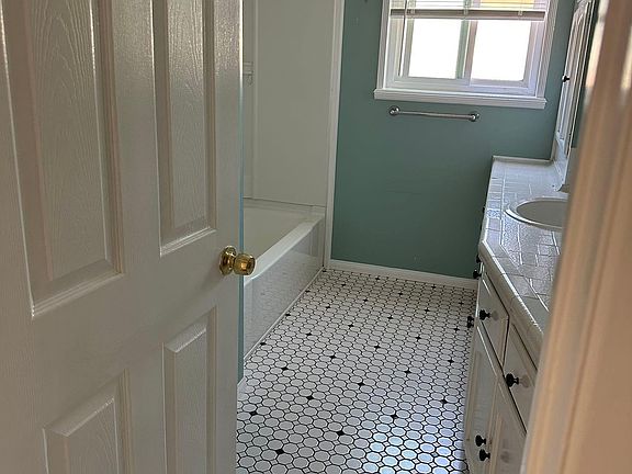 4th image of 1105 E Elgenia Ave