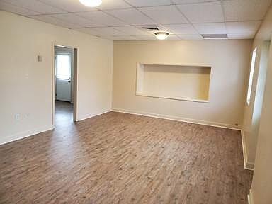 2nd image of 604 Heintzelman Ave #13671982