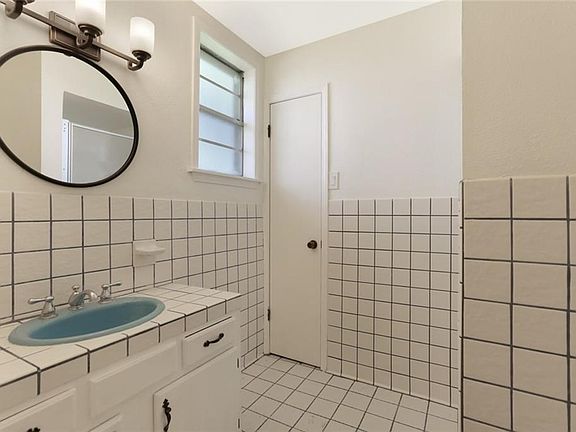 5th image of 319 Giacomo St