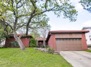 404 Heather Ln, Hurst, TX 76054
