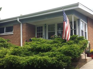 118 Broadway St, Libertyville, IL 60048