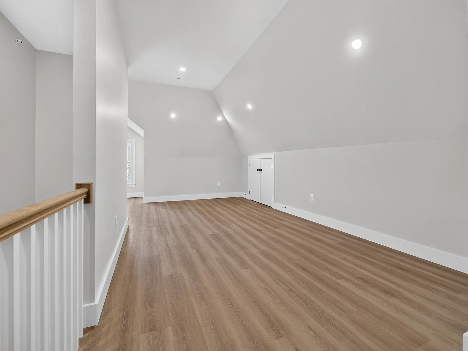 2 bed, 1050 sqft, $3,200 — Photo 3