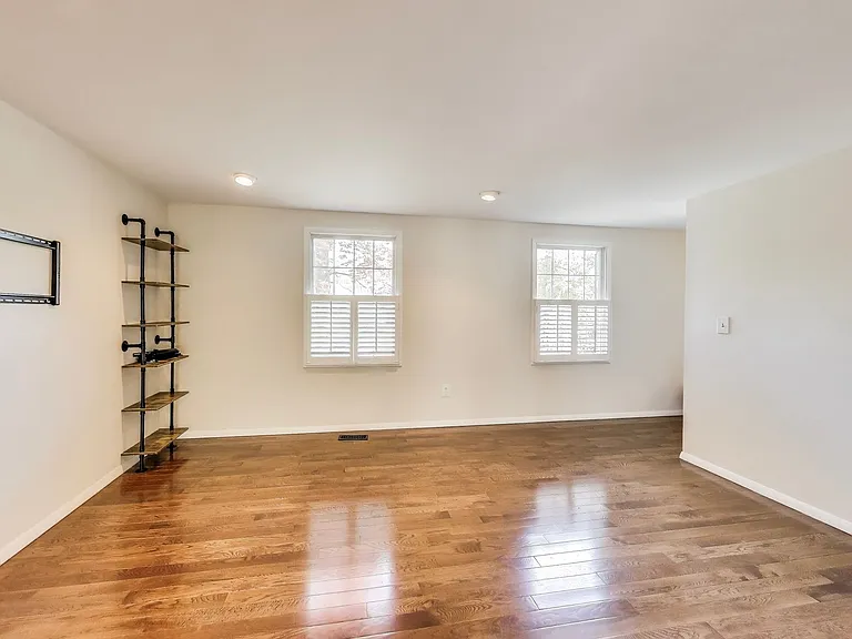 1337 Crockett Ln — Photo 5