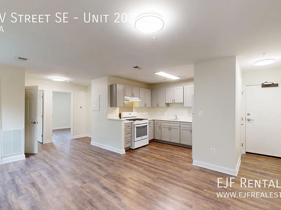1715 V St SE #203