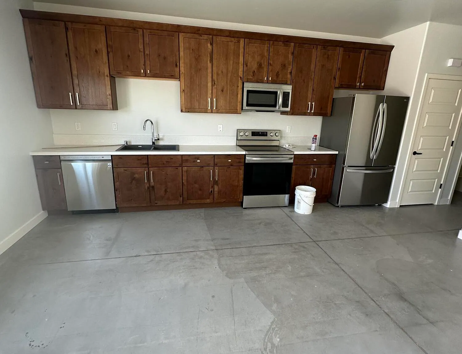 1 bed, 450 sqft, $1,235 — Photo 3