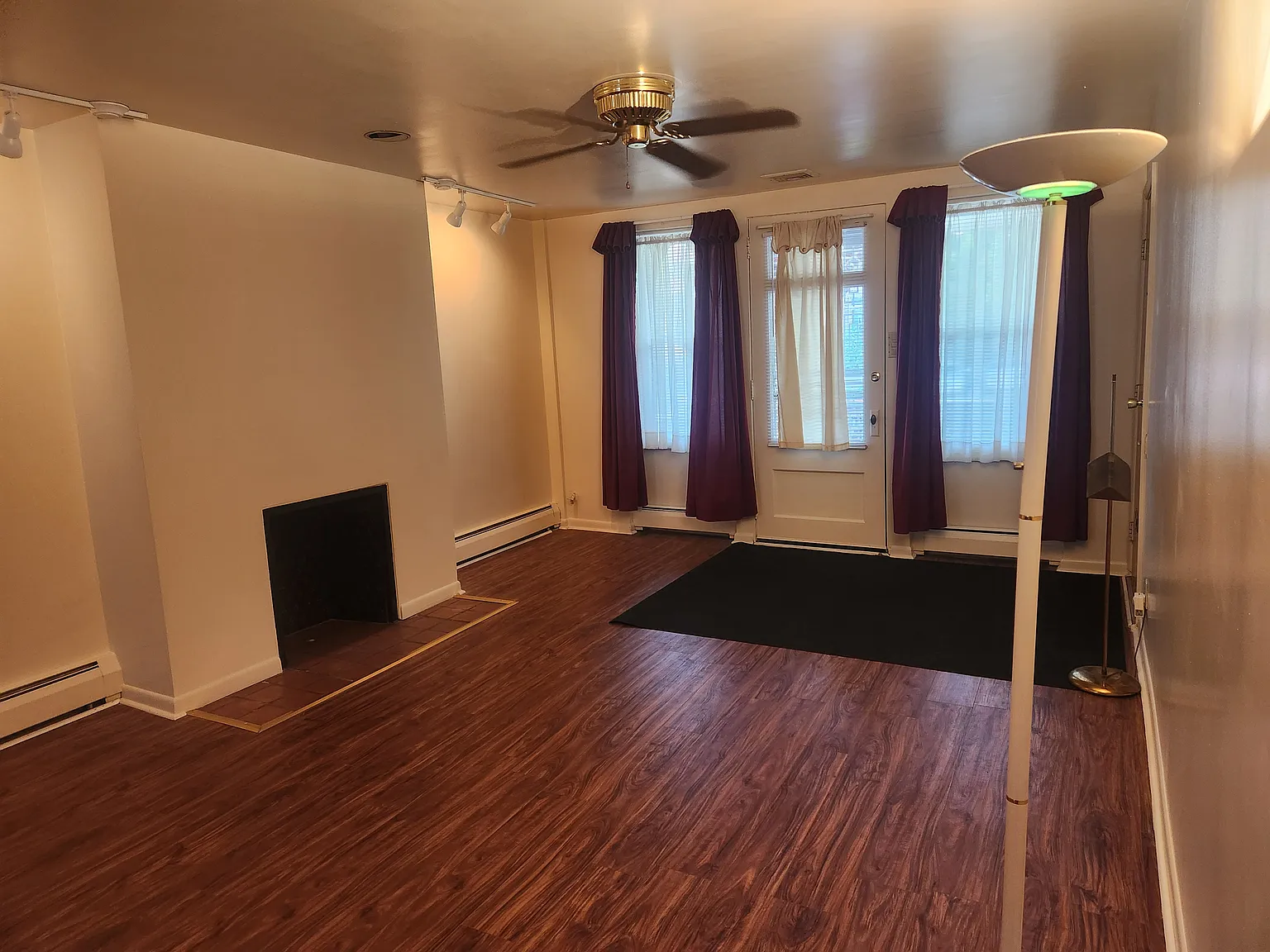 2 bed, 2.5 bath, 2600 sqft, $1,700 — Photo 3