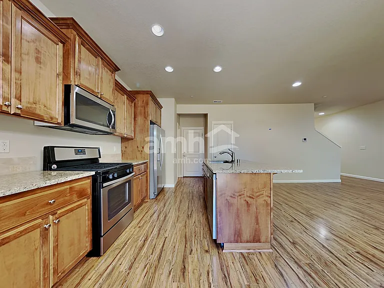 3208 NE 75th Way — Photo 3