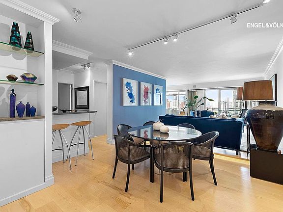 3rd image of 400 E 56th St APT 33G