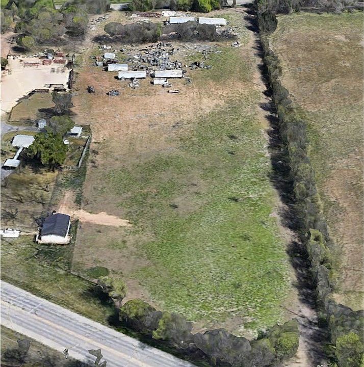 2nd image of 3245 N Old Bastrop Hwy