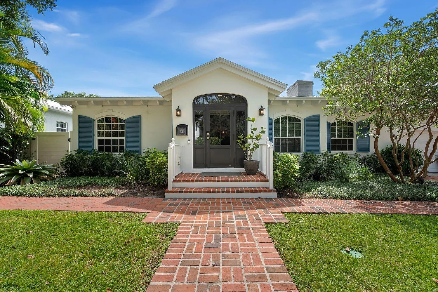 4 bed, 3.0 bath, 2304 sqft, $16,000 — Photo 2