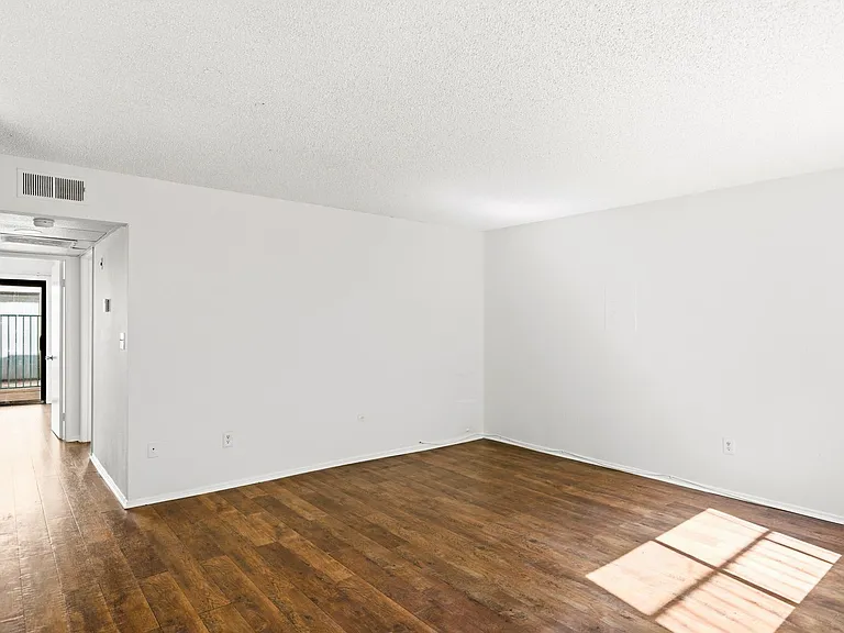 700 E Harvard St — Photo 6