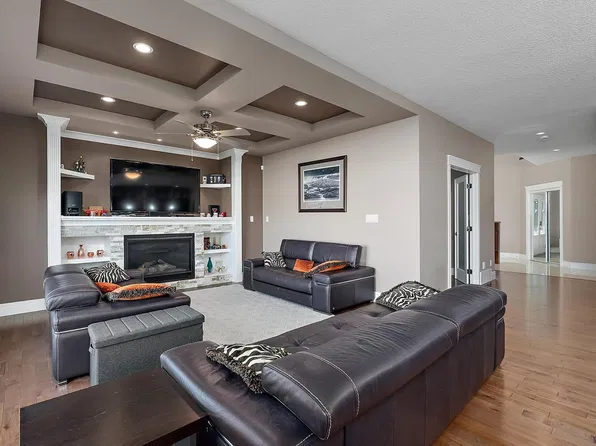 3620 Claxton Pl SW, Edmonton, AB T6W 2K8