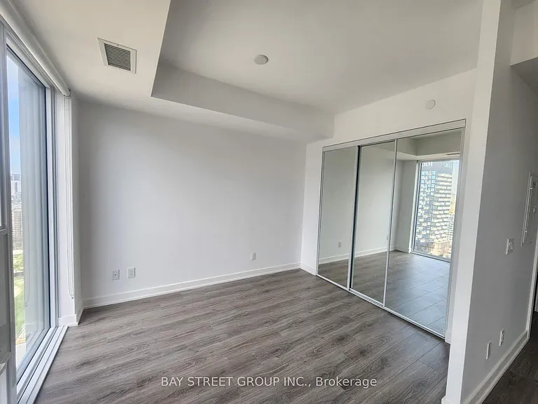 100 Queen St E #3302 — Photo 4
