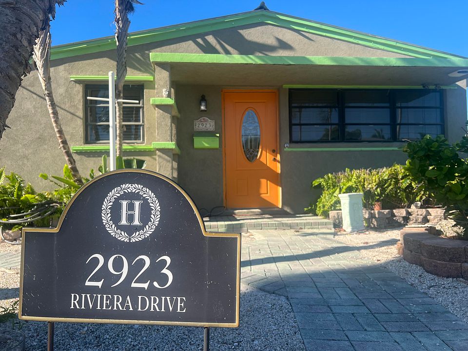 1st image of 2923 Riviera Dr