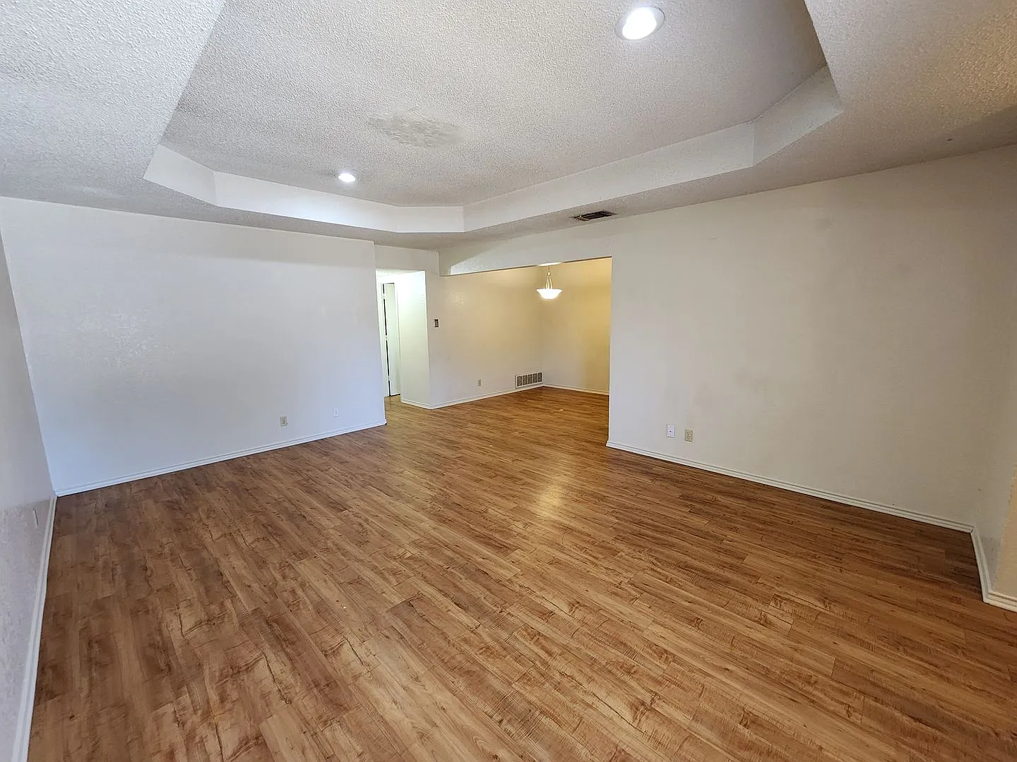 Roomy 2 Bedroom Duplex in Fort Worth — Photo 2