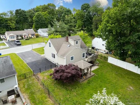 22 Oakbrook Road, Ossining, NY 10562
