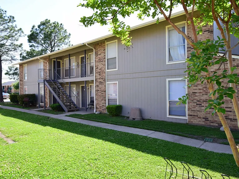 Trinity Pines Apartments — Photo 3