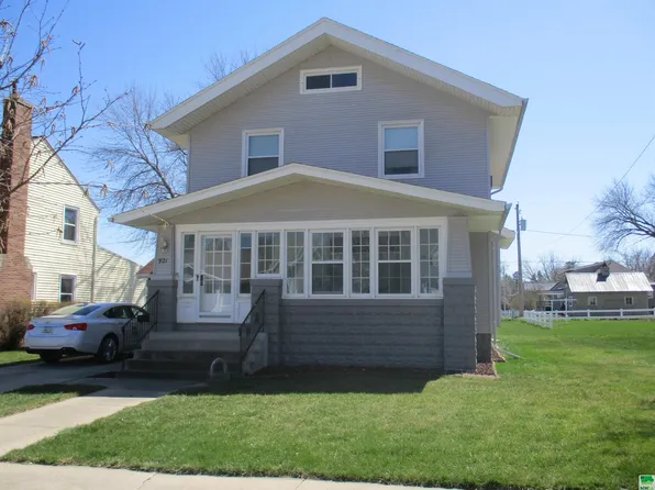 921 W Cherry St, Cherokee, IA 51012