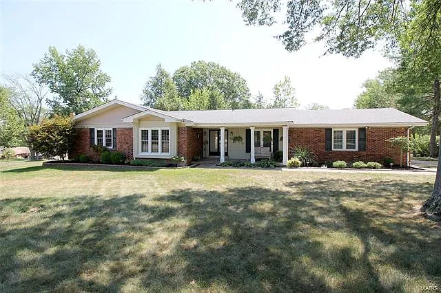 806 Guenevere Dr photo 1
