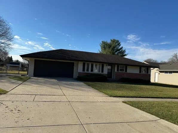 209 Hough Ct, Machesney Park, IL 61115