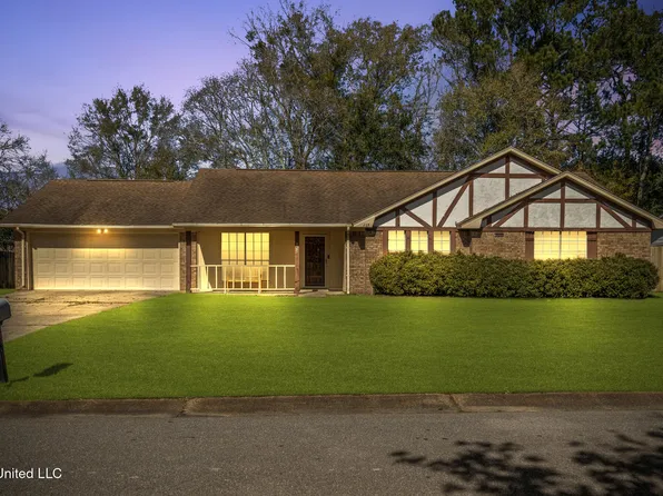 825 Bilglade Dr, Biloxi, MS 39532