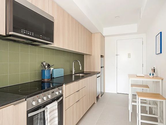 2nd image of 975 Nostrand Ave #718